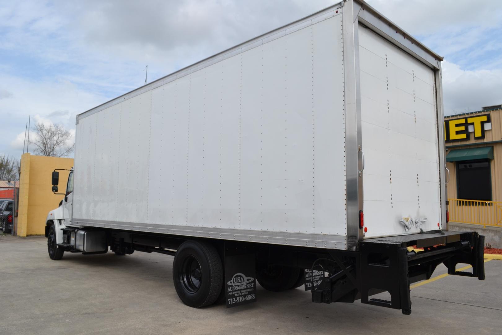 2020 WHITE /BLACK HINO 268 with an JO8E-WU 8.0L 230HP engine, ALLISON 2200HS AUTOMATIC transmission, located at 9172 North Fwy, Houston, TX, 77037, (713) 910-6868, 29.887470, -95.411903 - 25,950LB GVWR NON CDL, 26FT BOX, 13FT CLEARANCE, HEIGHT 103" X WIDTH 102", 2,500LB LIFT GATE, 95 GALLON FUEL TANK, SPRING RIDE, COLD A/C - Photo#6